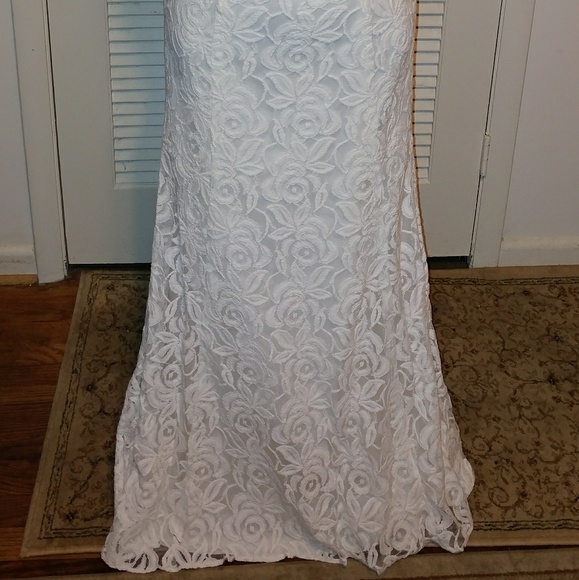 NWT! Strapless Ivory Lace Wedding Gown - Picture 2 of 9
